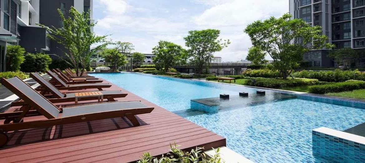 Ideo Mobi Condo Bangkok Exterior photo